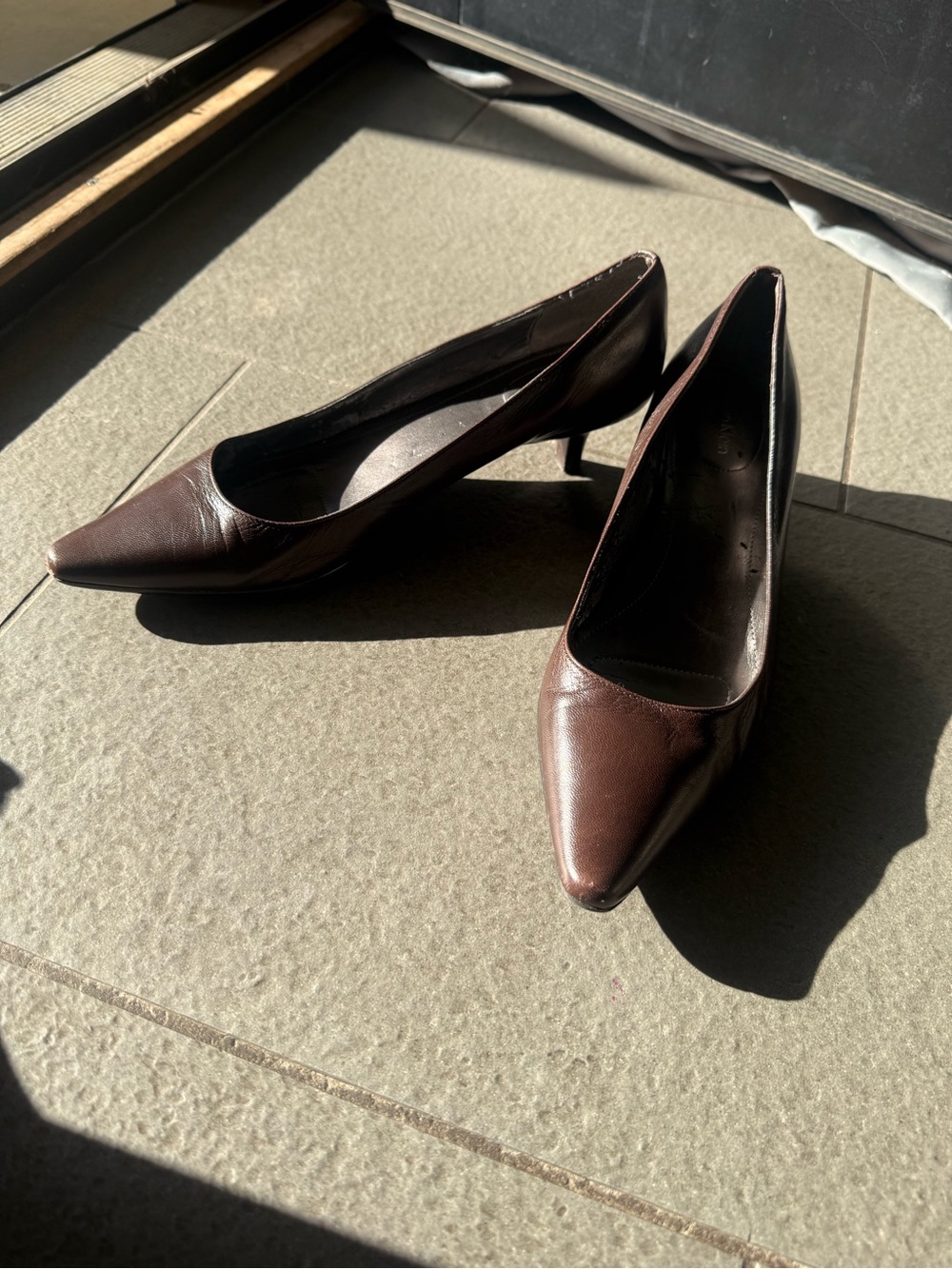 Calvin Klein Brown Leather Pointed Toe Kitten Heel Pumps Y2K Size 8